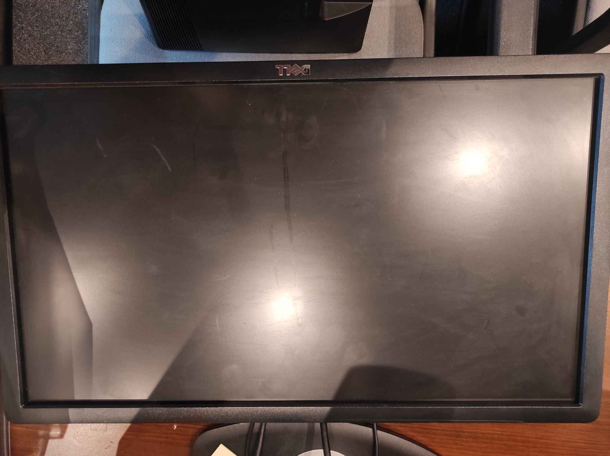 Syndyk sprzeda sprzęt komputerowy w postaci  10 monitorów Ursus - zdjęcie 5