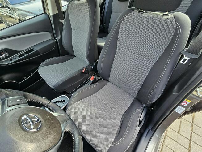 Toyota Yaris automat, hybryda,kamera cofania, grzane fotele ,serwis Olsztyn - zdjęcie 12