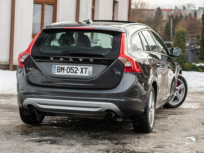 Volvo V60 1.6T 180KM Summum ! Full Opcja Super Stan ! Opłacone ! Zwoleń - zdjęcie 3