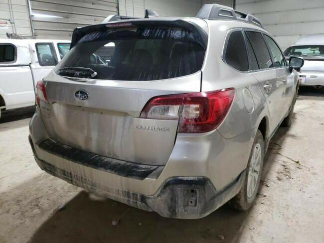 Subaru OUTBACK 2018, 2.5L, 4x4, po gradobiciu Warszawa - zdjęcie 4