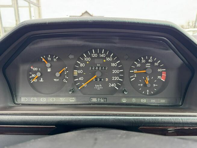 Mercedes E 200 CE klima automat Chełm Śląski - zdjęcie 12