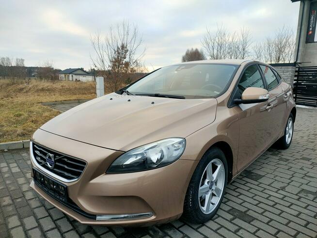 Volvo V40 2.0 D2 Nawigacja Klimatyzacja Tempomat PDC Alufelgi Opłacony Burzenin - zdjęcie 1
