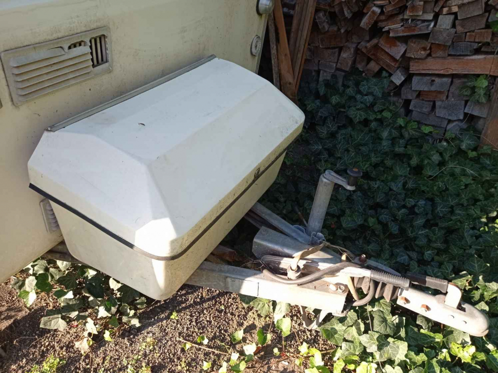 Sprzedam przyczepę campingową N-126 z hamulcem najazdowym Fabryczna - zdjęcie 5