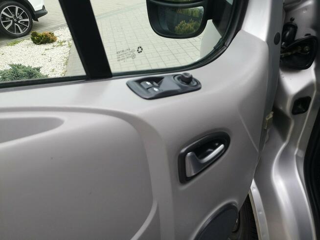 Opel Vivaro 2.0CDTI 115KM Klima Nawi Halogeny Kamera Led 9-osobowy Strzegom - zdjęcie 11