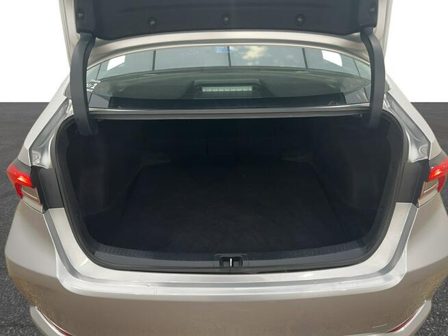 Toyota Corolla 1.5 Comfort Sedan Warszawa - zdjęcie 11