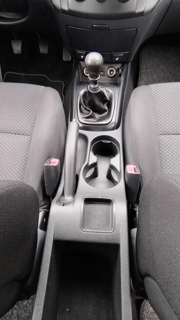 Hyundai i30 benzyna klima grzane fotele niski przebieg Konarzyce - zdjęcie 7