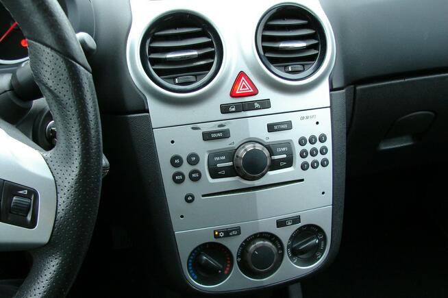 Opel Corsa 1,2 Benzyna -  Super stan Piła - zdjęcie 9