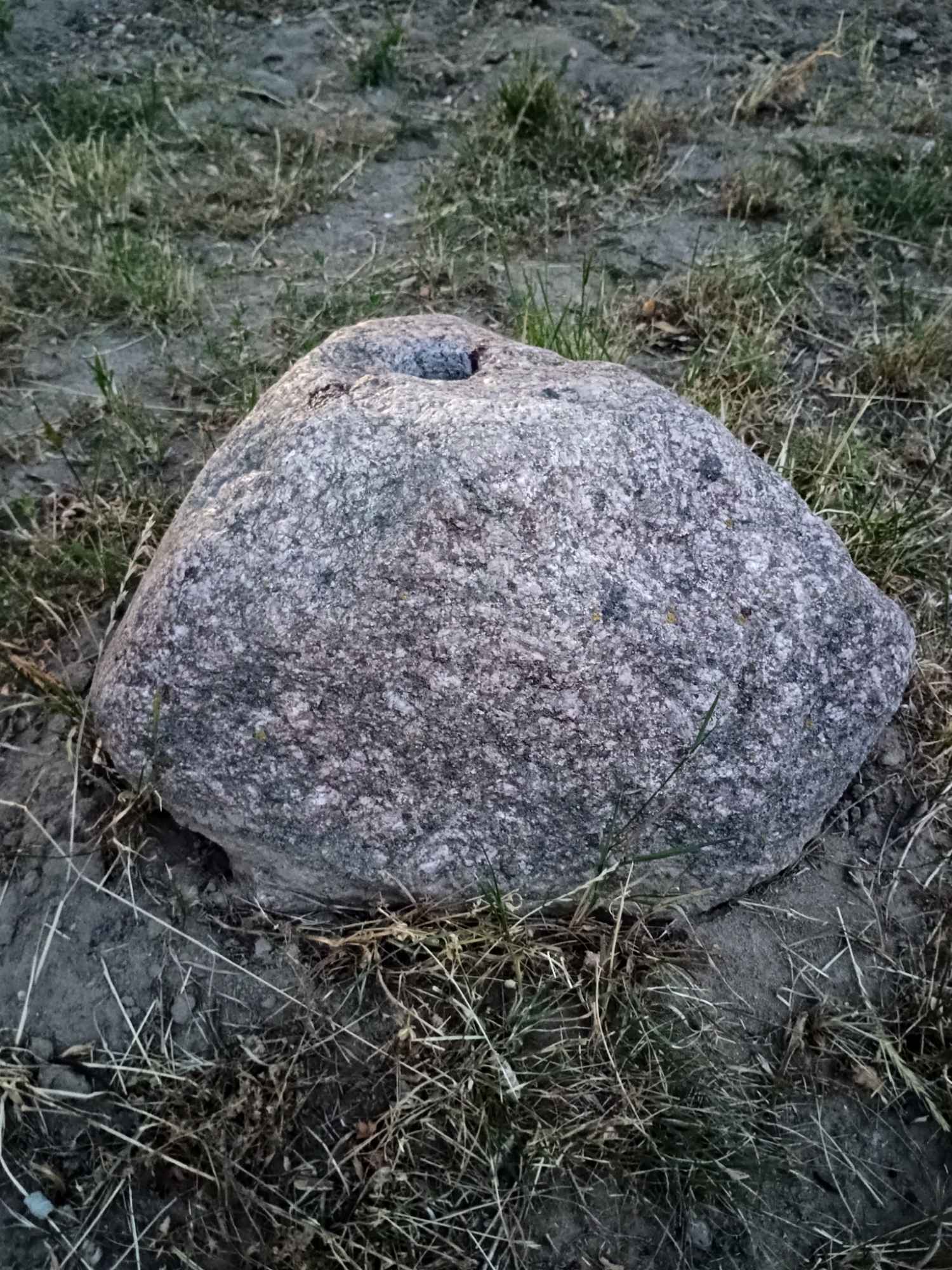 Kamień wiercony, fontanna wodna Śrem - zdjęcie 2