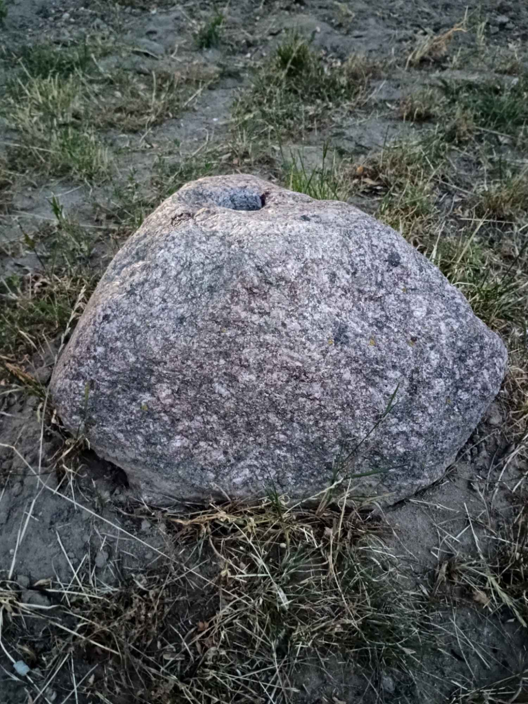 Kamień wiercony, fontanna wodna Śrem - zdjęcie 2