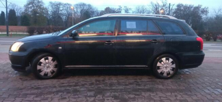 avensis 1,8 lpg opłacona z hakiem klima 4xel szyby do jazdy