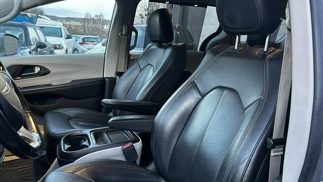 Chrysler Pacifica Limited - Doskonały Minivan dla Wymagających Rodzin Gdynia - zdjęcie 8