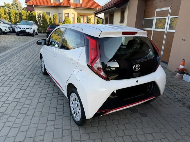 Toyota Aygo 1,0 72KM  Klimatyzacja  Kamera  CarPlay Orzech - zdjęcie 9