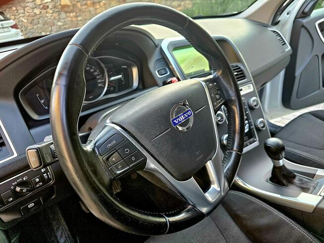 Volvo XC 60 2.0 D 5 cylindrów Navi Kamera Bezwypadek Serwis Zagnańsk - zdjęcie 9