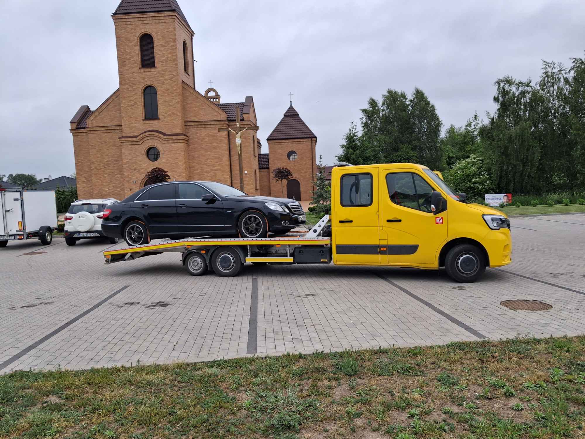 Holowanie pojazdów, pomoc drogowa Konin 24H Laweta Mikuch Konin - zdjęcie 2