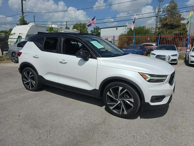 Volvo XC 40 R-Design / AWD / T5 / niski przebieg Tarnów - zdjęcie 1