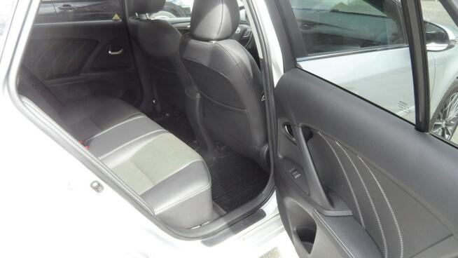 Toyota Avensis Sadlno - zdjęcie 8