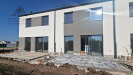 DOM szereg środkowy 102,50m2 z działką 148m2m2, Iwiny Siechnice