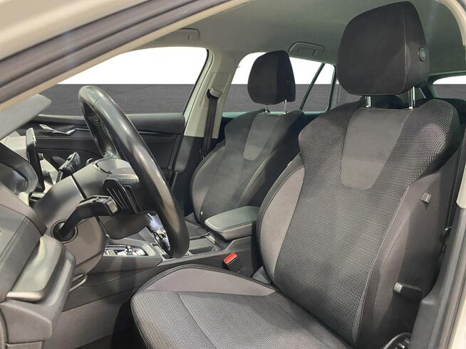 Skoda Octavia 2.0 TDI Ambition Kombi Warszawa - zdjęcie 10