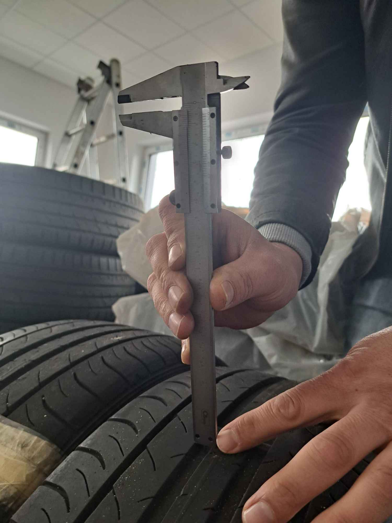 Opony letnie Opony Dunlop 235/45/R18 94Y SP Sport Maxx 050 Rzeszów - zdjęcie 3