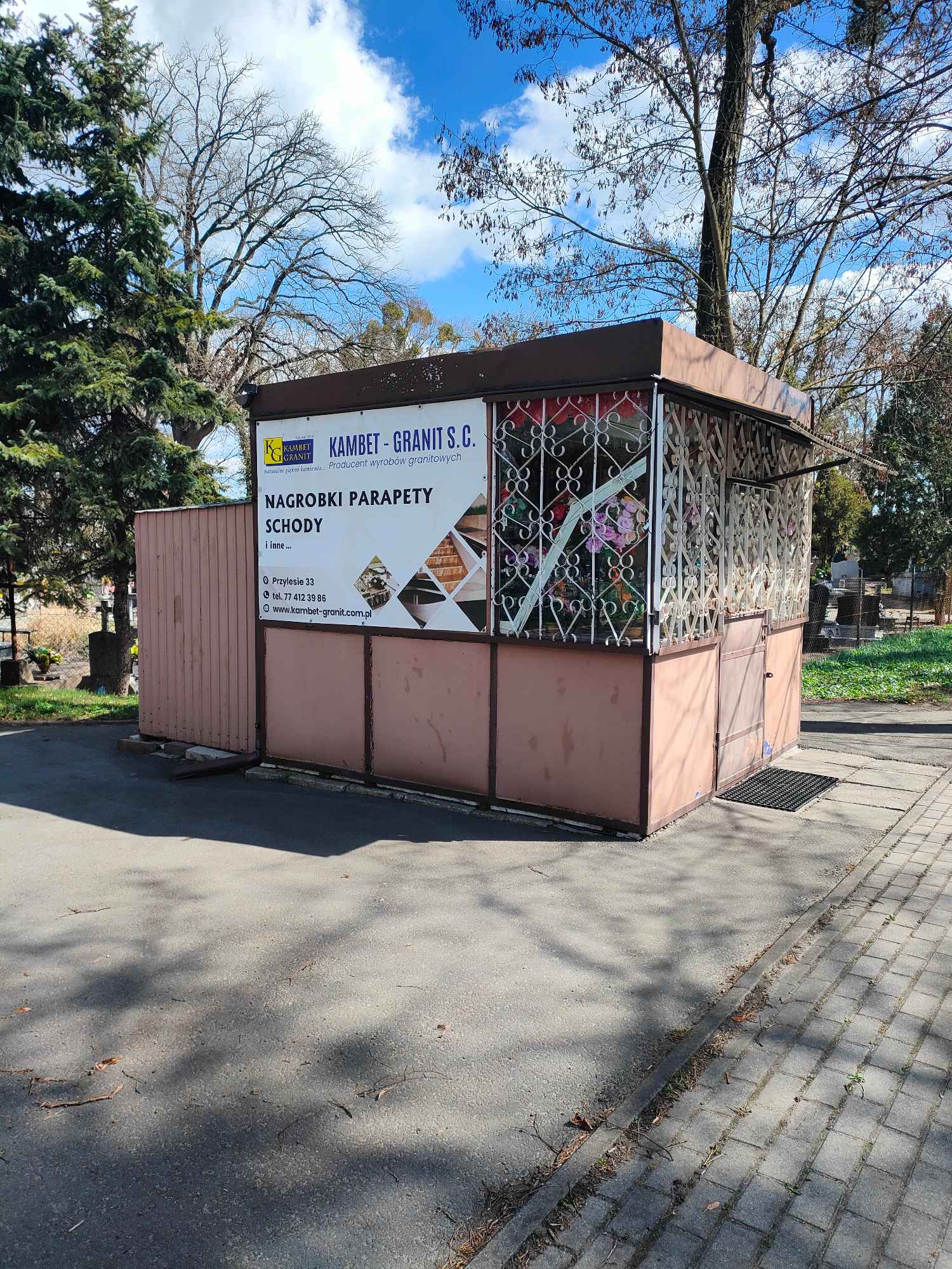 Sprzedam gotowy biznes - kisok przy cmentarzu Lewin Brzeski - zdjęcie 4