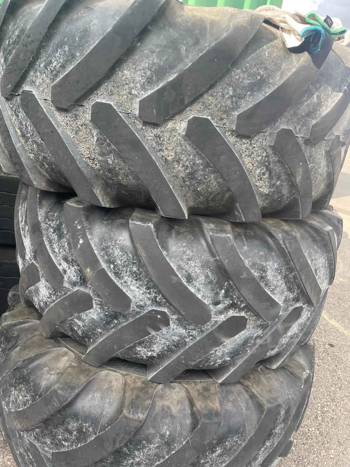 Opony MICHELIN 425/75/20 r xm   nie naprawiane 4 sztuki polecam Katowice - zdjęcie 1
