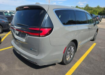 Chrysler Pacifica LIMITED / Hybryda / niski przebieg Tarnów - zdjęcie 4