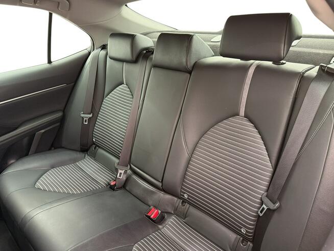 Toyota Camry 2.5 Hybrid Comfort CVT Sedan Warszawa - zdjęcie 12