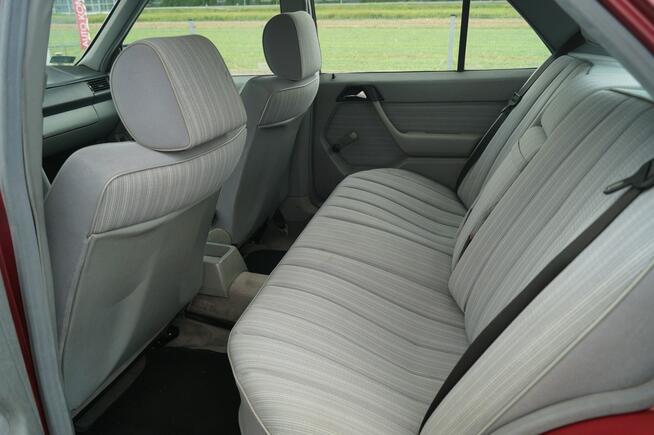 W124 200D Zadbany stan BDB Goczałkowice-Zdrój - zdjęcie 10