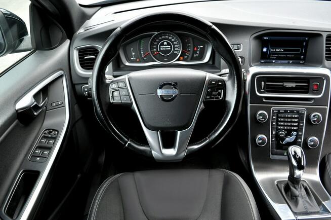 Volvo V60 LiFT 2,0D 5-Cilindrów Automat  Ledy Skóra Navi Full Opcja Płock - zdjęcie 7