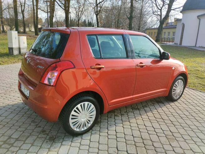 Suzuki Swift 1.3 benzyna 2009 r. Dębica - zdjęcie 8