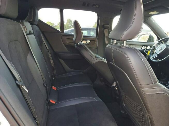 Volvo XC 40 AWD / R-DESIGN / niski przebieg Warszawa - zdjęcie 11