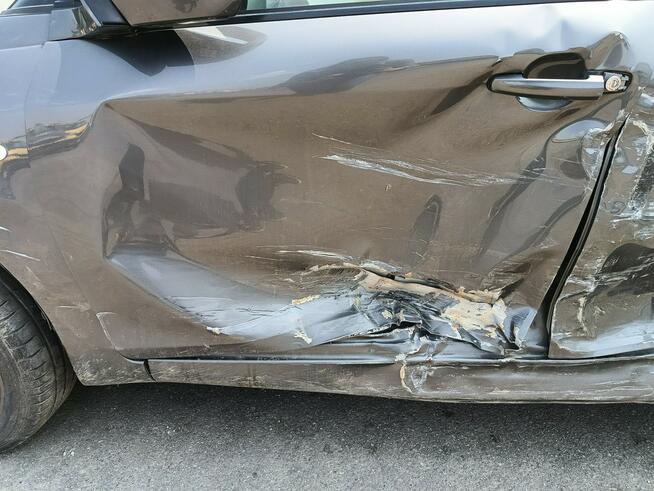 Suzuki Swift 1.2 Premium Piekoszów - zdjęcie 9