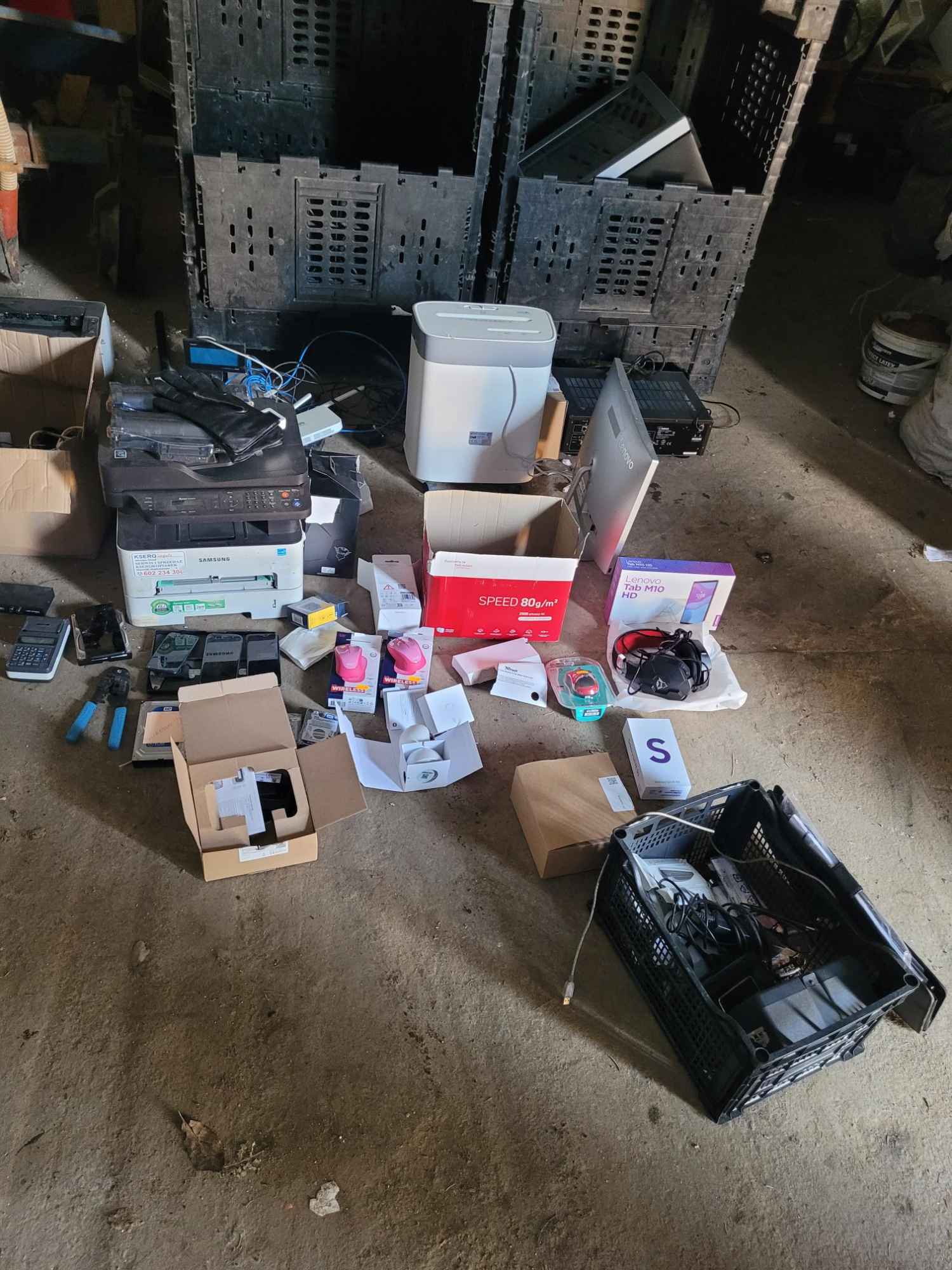 Syndyk sprzeda pakiet akcesoriów komputerowych Śródmieście - zdjęcie 3