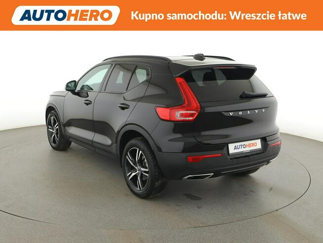 Volvo XC 40 R-Design, Automat, Panorama, Kamera, Navi, Podg.fotele Warszawa - zdjęcie 4