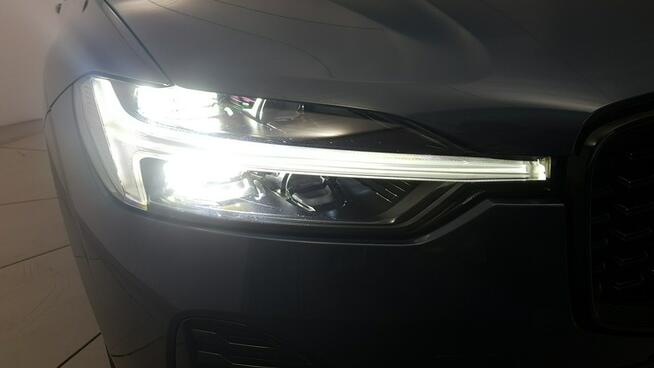Volvo XC 60 B4 D AWD Plus Dark! Z Polskiego Salonu! Faktura VAT! Warszawa - zdjęcie 11