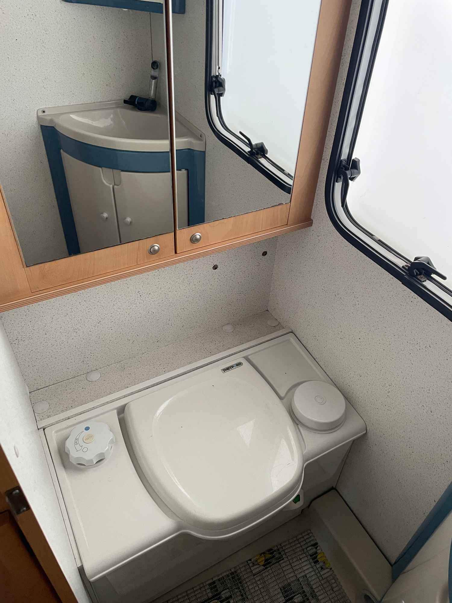 Przyczepa Kempingowa Burstner Ventana 400TS Avantgarde Truma AL-KO Grodzisk Mazowiecki - zdjęcie 9