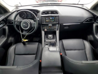 Jaguar F-PACE Bogata wersja wyposażenia / AWD / niski przebieg Tarnów - zdjęcie 8