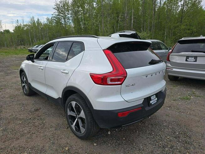 Volvo XC 40 Dark Theme / AWD / niski przebieg Tarnów - zdjęcie 3
