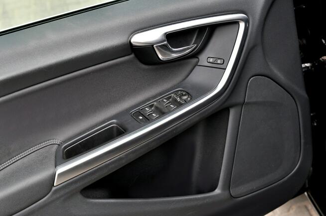 Volvo V60 LiFT 2,0D 5-Cilindrów Automat  Ledy Skóra Navi Full Opcja Płock - zdjęcie 5