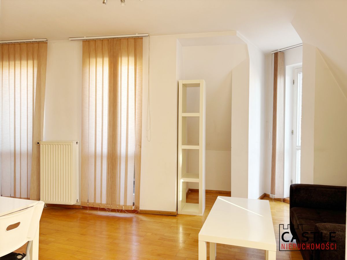 Jasna kawalerka z balkonami na klimatycznej Śródce Poznań - zdjęcie 8