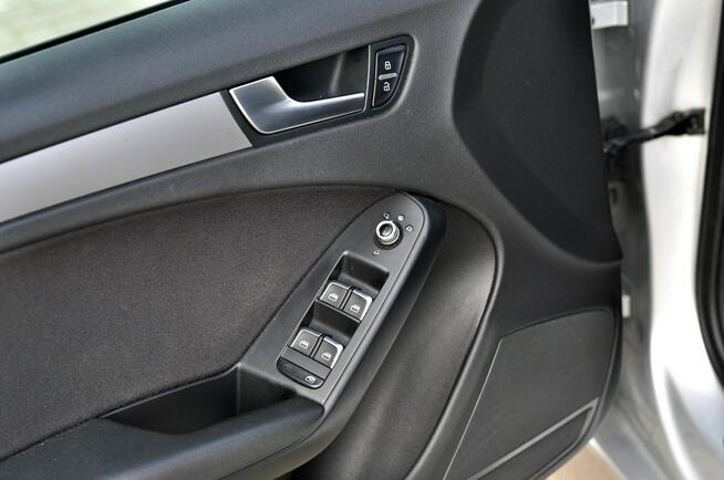 Audi A4 2.0TDI Lift Klimatronik Navi Alufelgi Parktronik Płock - zdjęcie 11