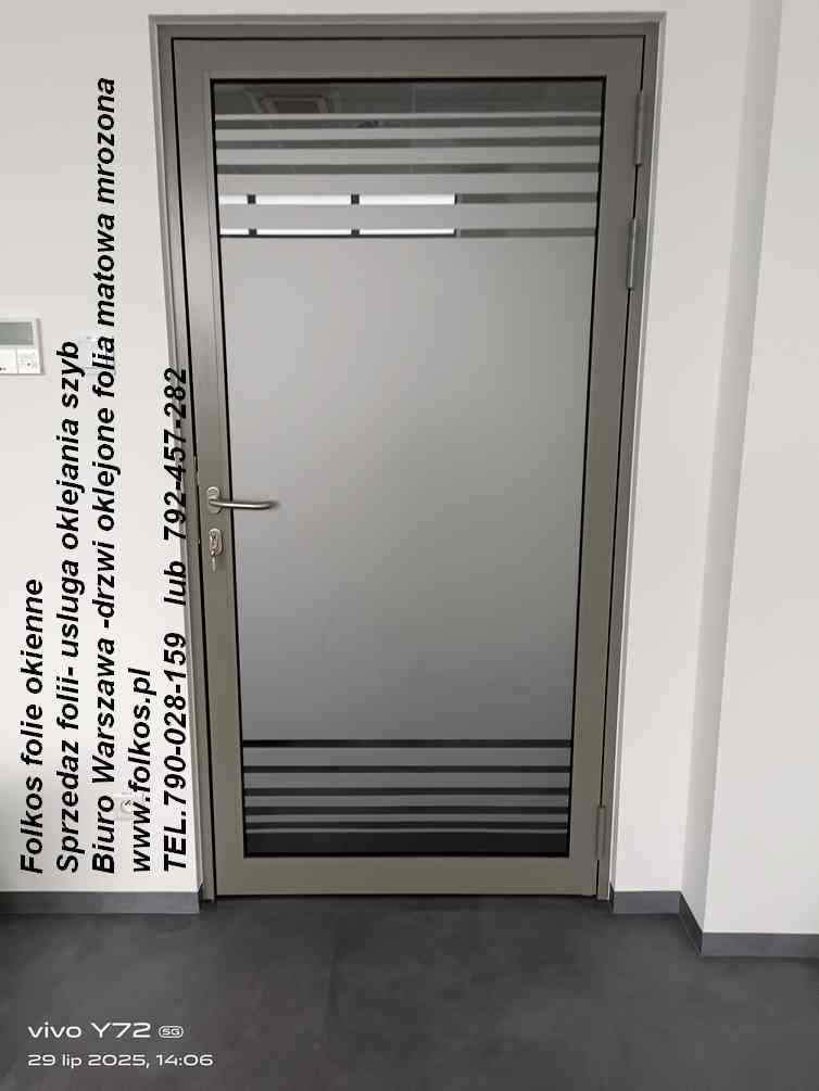 Oklejamy okno w łazience -folie prywatyzujące Warszawa Oklejamy okna Białołęka - zdjęcie 4