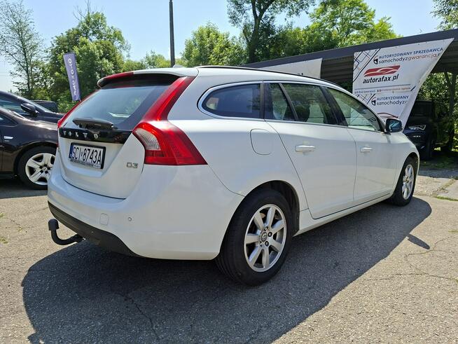 V60 2.0 D3 Momentum, Webasto, Bluetooth, Hak, PDC, Bi-Xenon Cieszyn - zdjęcie 11