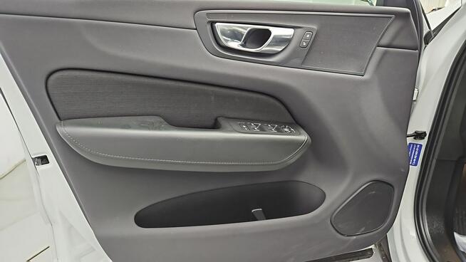 Volvo XC 60 B4 B Momentum Pro aut ! Z Polskiego Salonu ! Faktura Vat ! Warszawa - zdjęcie 10