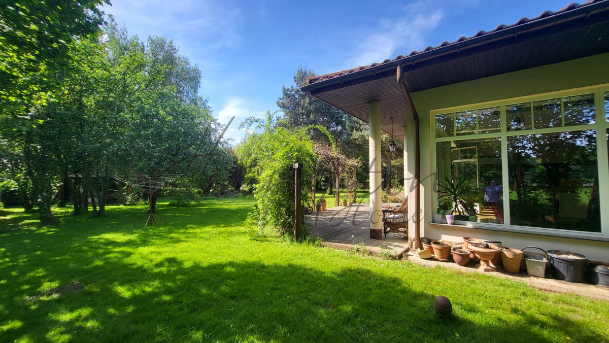 Z potencjałem dom, 4400 działka, duży garaż Strzeniówka - zdjęcie 1