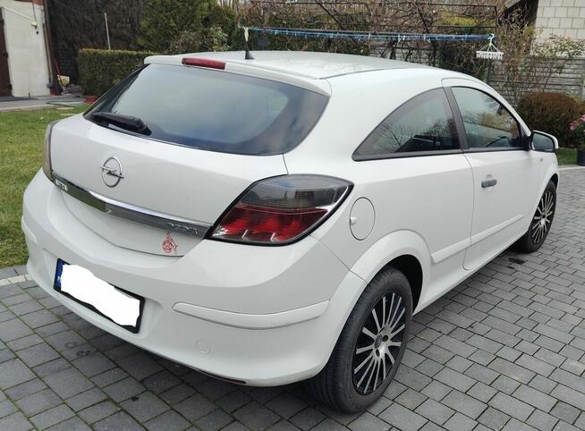 Opel Astra GTC 90KM benzyna 2009 r. Leżajsk - zdjęcie 4