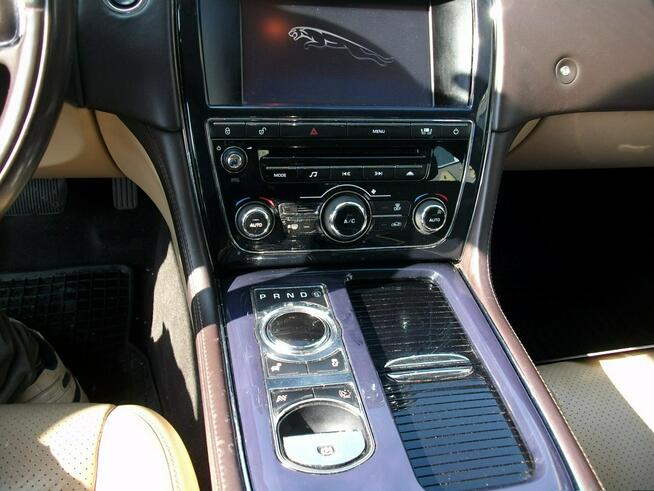Jaguar XJ Katowice - zdjęcie 10