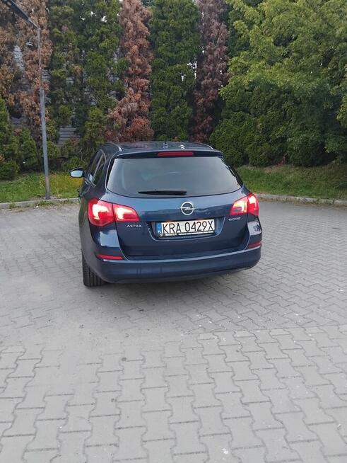 Opel Astra J 2011 Kraków - zdjęcie 2