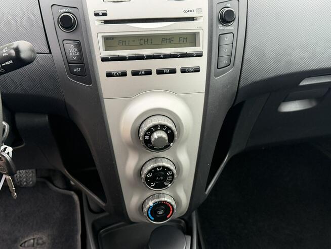 Toyota Yaris 2008 1.3 Benzyna Klima Zarejestrowany Gostyń - zdjęcie 11