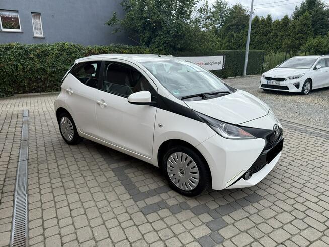 Toyota Aygo 1,0 69KM  Klimatyzacja  Kamera  Navi Orzech - zdjęcie 4